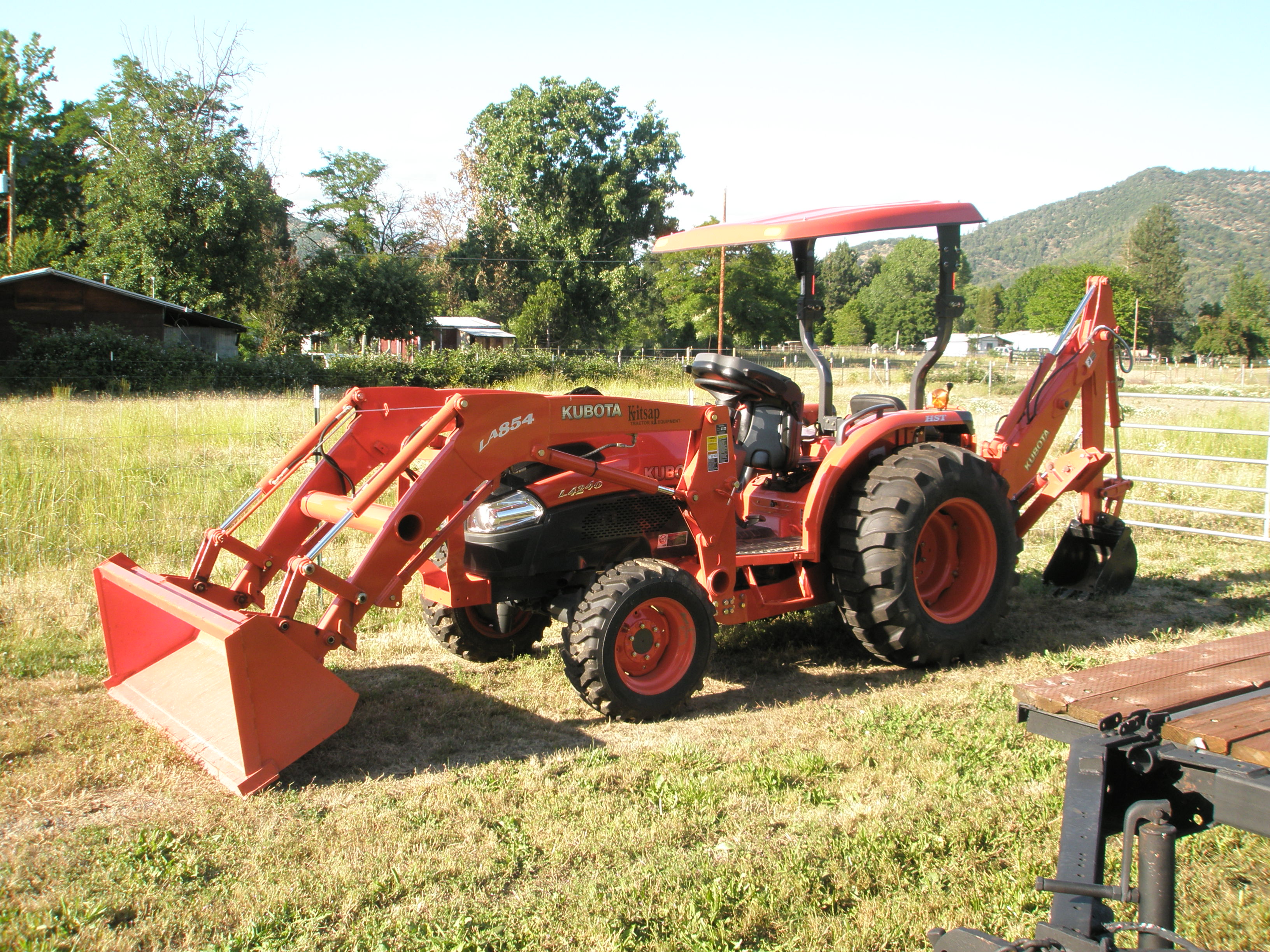 Kubota L4240 Photo Gallery